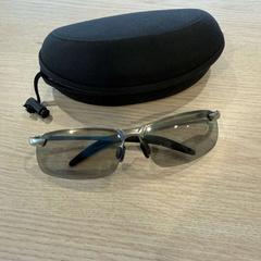 Slnečné okuliare met brillenkoker, ako bolo nahlásené Van Heugten Tours pomocou iLost