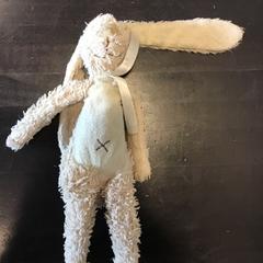 شخصيات الأكشن والدمى والحيوانات المحشوة والدمى، كما تم الإبلاغ عنه بواسطة U-OV Utrecht عبر iLost