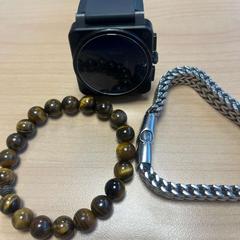 Horloge bracelets and watch, zoals gemeld door Sheraton Brussels Airport Hotel met iLost