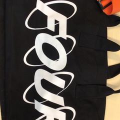 Shopper bag Zwart met witte opdruk oranje hengsel, as reported by Gemeente Nijmegen using iLost