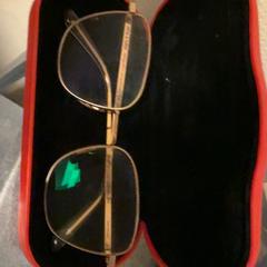 Sunglasses And case Han’s adners, as reported by KABUL à GoGo / Teatro using iLost