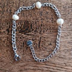 Armbandje met 3 pareltjes, as reported to iLost