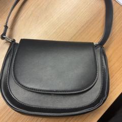 Taška Zwart tasje, jak nahlášeno Pathé Spuimarkt pomocí iLost