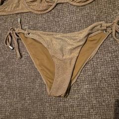 Bikiny, jak nahlášeno Van der Valk Hotel Apeldoorn - De Cantharel pomocí iLost