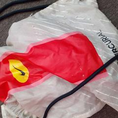 Taška na tělocvik met voetbalschoenen, jak nahlášeno Centraal magazijn pomocí iLost