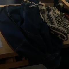 Chaqueta vaquera & Bufanda, segundo informou MEININGER Hotel Köln West usando iLost