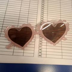 Sunglasses Rose, as reported by IKEA Caen Fleury-sur-Orne using iLost