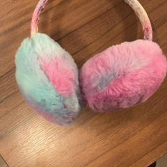 Ear muffs oorwarmers, as reported by Pathé Zaandam using iLost