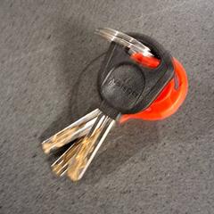 Kľúčenka Zwart en oranje, ako bolo nahlásené Breng Nijmegen pomocou iLost