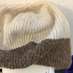 Szal & Beanie muts, zgłoszono przez Diakonessenhuis Utrecht przy użyciu iLost