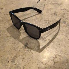 Sonnenbrille Zwart, gemeldet von Van der Valk Hotel Zwolle über iLost