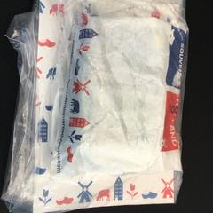 Lembranças White bag, como reportado por MEININGER Hotel Amsterdam Amstel utilizando o iLost