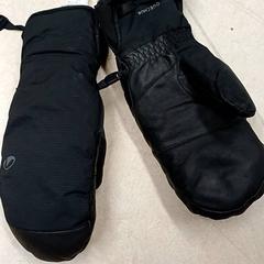 手袋 Zwart がiLostで Qbuzz GD Groningen Peizerweg によって報告されました