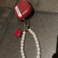 iPod Pearl keychain, red case, gemeldet von MEININGER Hotel Amsterdam City West über iLost