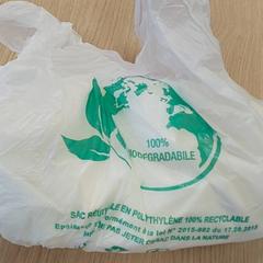 حقائب حمل وحقائب اليد - plastieken tas، كما تم الإبلاغ عنه بواسطة Regio Antwerpen - Brussel عبر iLost