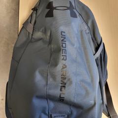 Rugzak Groen Under Armour, come riportato da Connexxion Zeeland utilizzando iLost