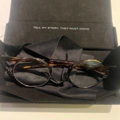 Legare glasses, come riportato da Room Mate Bruno utilizzando iLost