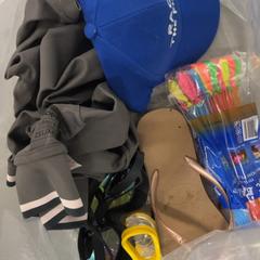 Papucs, Sapka, Ing & Úszószemüveg, amint azt Silver Sands Beach az iLost segítségével jelentette.