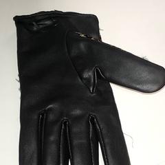 Vestiario - handschoen, come riportato da Regio Antwerpen - Brussel utilizzando iLost