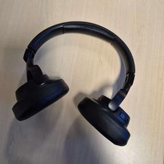 Auscultadores zwart, como reportado por Connexxion Zeeland utilizando o iLost