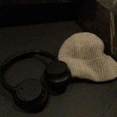 Chapeau & Écouteurs, a été signalé par Van der Valk Hotel Amsterdam Zuidas utilisant iLost