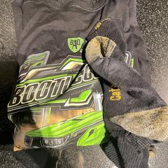 Kleding zwart، كما تم الإبلاغ عنه بواسطة Hotel Van der Valk Harderwijk op de Veluwe عبر iLost