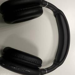 Headphones, as reported by Regio West-Vlaanderen using iLost