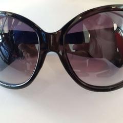 サングラス がiLostで Centraal magazijn によって報告されました