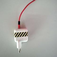 Caricabatterie, come riportato da Twisto utilizzando iLost