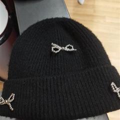 Hatt, som rapportert av IKEA Brno ved bruk av iLost