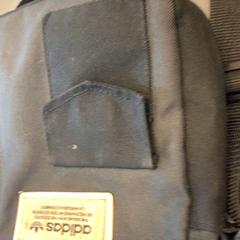 Bag zwart adidas, jak nahlášeno Eindhoven Airport pomocí iLost