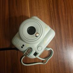 Instax camera, amint azt az iLostnak jelentették.