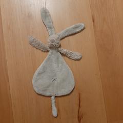 Light brown rabbit knuffel, come riportato a iLost