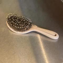 Brosse White, a été signalé par MEININGER Hotel Leipzig Hauptbahnhof utilisant iLost