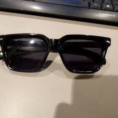 サングラス Black がiLostで TU/e - Receptie Neuron によって報告されました