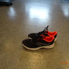 Tenisówki, zgłoszono przez Gemeente Leopoldsburg przy użyciu iLost