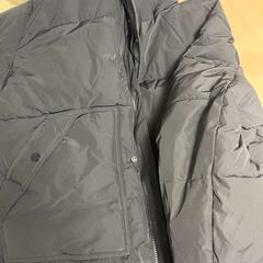 Chaqueta zwarte dikke jas, segundo informou DoubleTree by Hilton Rotterdam Centre usando iLost