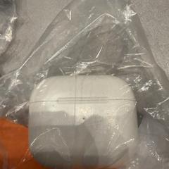 إيربود airpod، كما تم الإبلاغ عنه بواسطة MEININGER Hotel Amsterdam Amstel عبر iLost