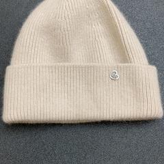 Kšiltovka beige, jak nahlášeno Schönbrunn "Group Center" pomocí iLost