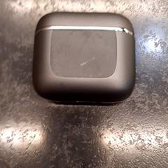 ワイヤレスイヤホン がiLostで Rotterdam The Hague Airport によって報告されました