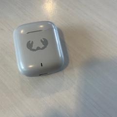 Draadloze oortjes, como reportado por Madurodam utilizando o iLost