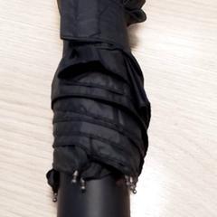 Esernyő Zwart, inklapbaar, amint azt Qbuzz Fryslân az iLost segítségével jelentette.