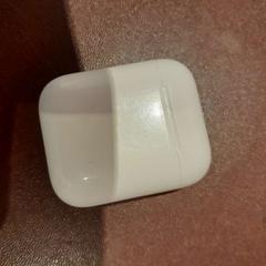 Funda airpods blanc, segons ha informat TCL mitjançant iLost
