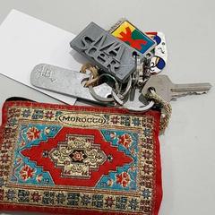 Portemonnee en sleutels El Harchi, ha sido reportado por Regio Oost-Vlaanderen con iLost