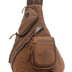 Bruine rugzak met o.a. bruine knuffel (eekhoorn van happy horse) en epipen in groene etui