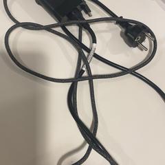 Laptop charger, como reportado por TU/e - Receptie Atlas utilizando o iLost