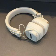 Earphones White, como reportado por MEININGER Hotel Amsterdam Amstel utilizando o iLost