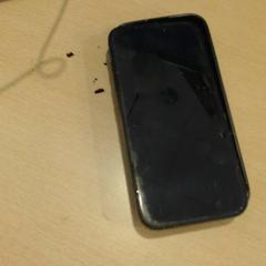 Iphone zwart, segundo informou Walibi Holland usando iLost