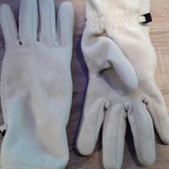 Guanti, come riportato da EBS Tramplein utilizzando iLost