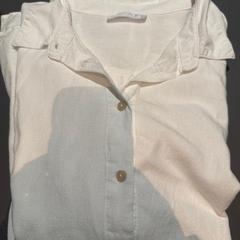 Blusa Wit, Merk: Primark, como reportado por Van der Valk Hotel Deventer utilizando o iLost